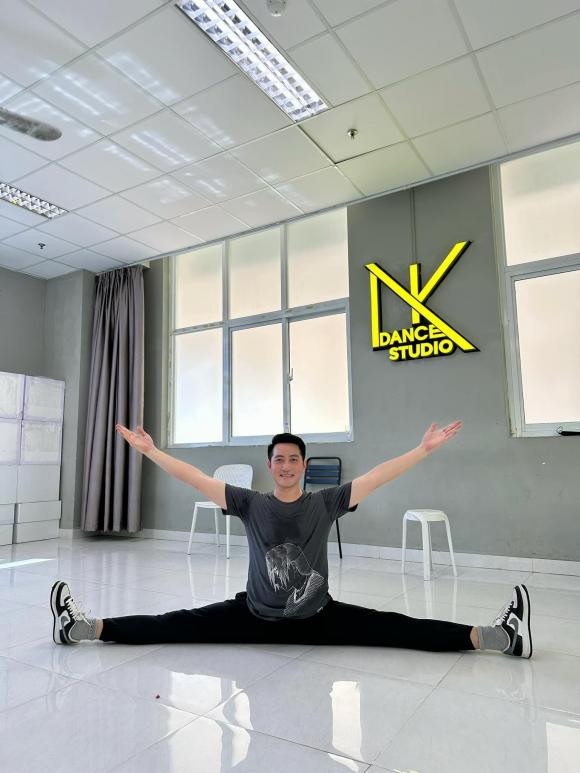 Nam ca si U50 di dau cung co nguoi yeu nhung quyet cho duyen lanh-Hinh-4