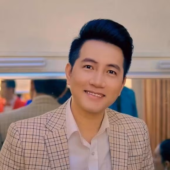 Nam ca si U50 di dau cung co nguoi yeu nhung quyet cho duyen lanh