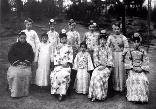 Bức ảnh chụp chung của 10 vị cách cách.