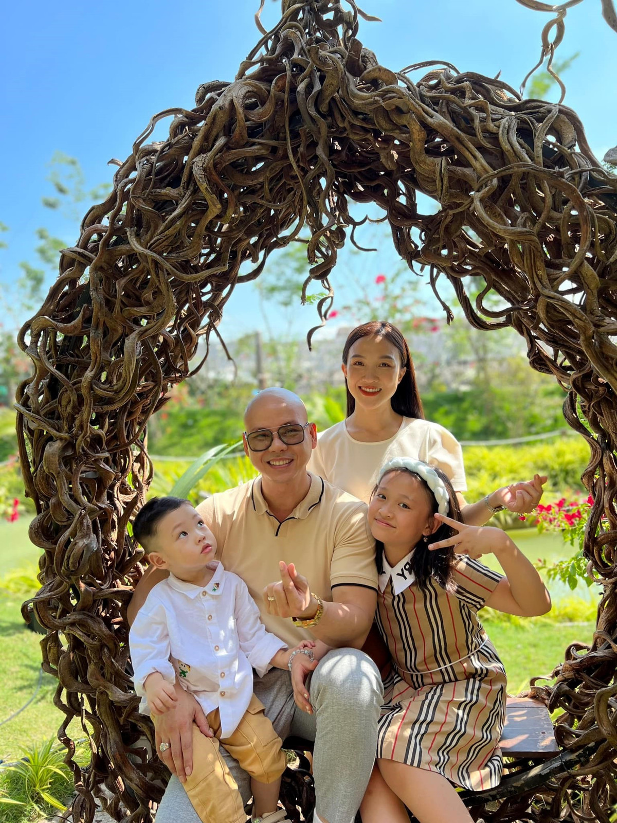 Nam ca sĩ với chiếc đầu trọc "đặc biệt" của showbiz Việt - Hình 6 Nam ca si voi chiec dau troc