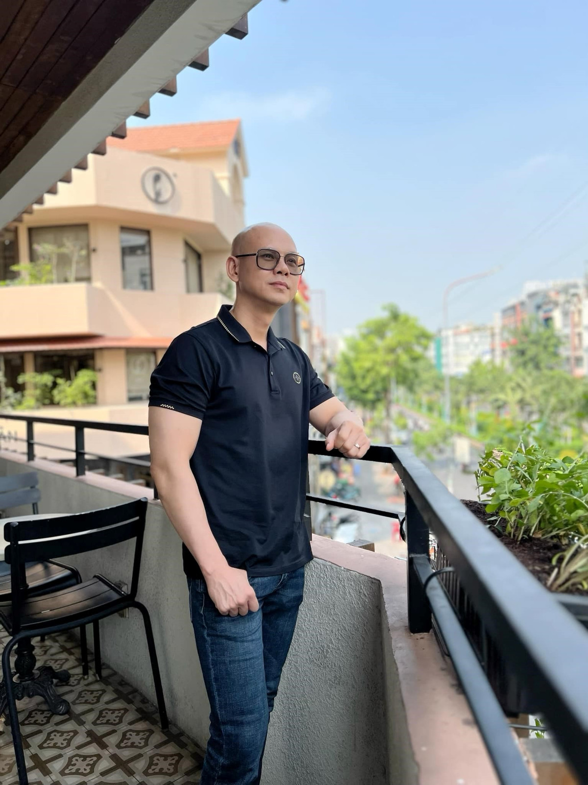 Nam ca sĩ với chiếc đầu trọc "đặc biệt" của showbiz Việt - Hình 3 Nam ca si voi chiec dau troc