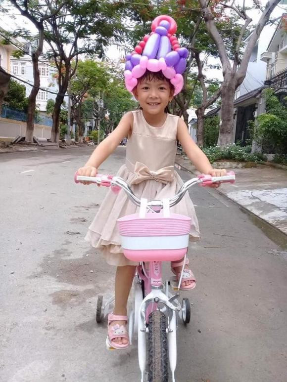 Con gái Bình Minh ngày càng xinh xắn và sở hữu chiều cao ấn tượng.