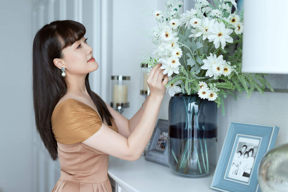 Theo nghệ sĩ Vân Dung, mỗi người trong cuộc đời sẽ có những nhiệm vụ khác nhau. Thế nên, cô chọn cách sống tích cực, không cần tính toán thiệt hơn. "Tôi cũng không thích sống bon chen, cứ bình thường, trao đi yêu thương, điều gì cần đến sẽ xuất hiện", cô cho hay.