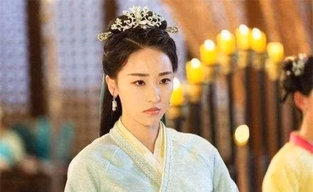 Cung nu 13 tuoi bat cuoi khi thay hoang de ngu gat, mot buoc doi doi-Hinh-5