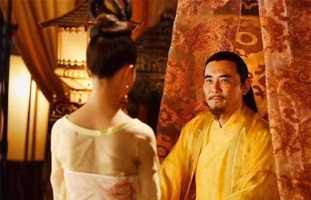 Cung nu 13 tuoi bat cuoi khi thay hoang de ngu gat, mot buoc doi doi-Hinh-4