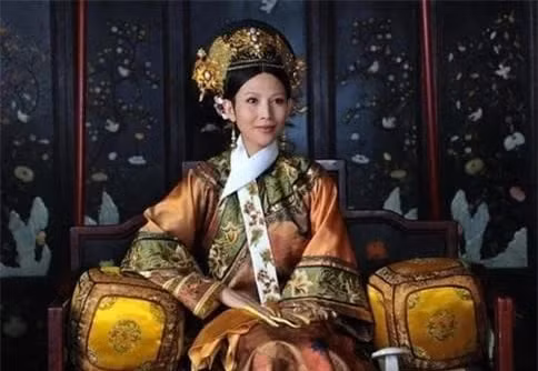 Gia tộc hiển hách nhất triều đại nhà Thanh: 3 người làm hoàng hậu - Hình 3 Gia toc hien hach nhat trieu dai nha Thanh: 3 nguoi lam hoang hau-Hinh-3