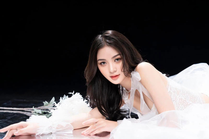 Hot girl Đắk Lắk sở hữu ngoại hình gợi cảm ‘đốn tim’ cánh mày râu - Hình 3 Hot girl Dak Lak so huu ngoai hinh goi cam ‘don tim’ canh may rau-Hinh-3