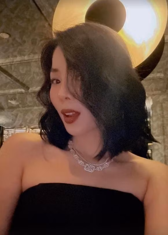 Le Quyen gay sot khi khoe can loat nhan kim cuong 