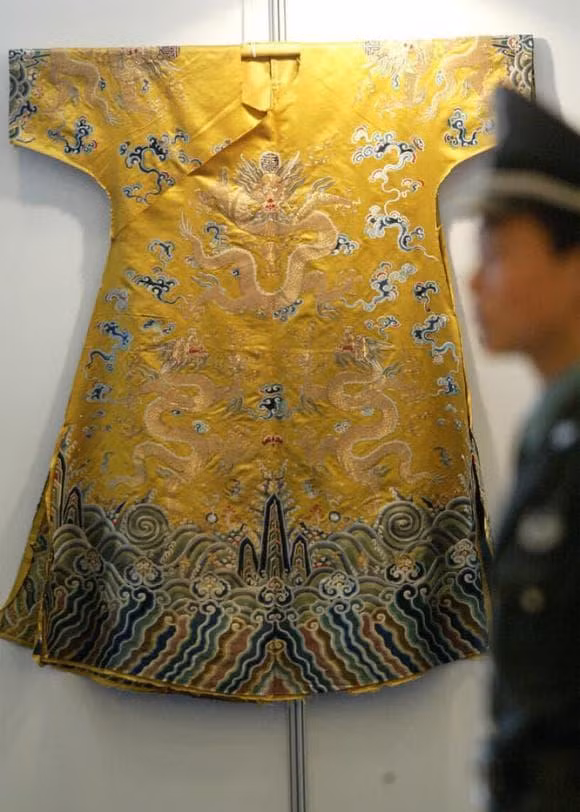 Vi sao Hoang de ngay xua khong duoc giat ao choang rong?