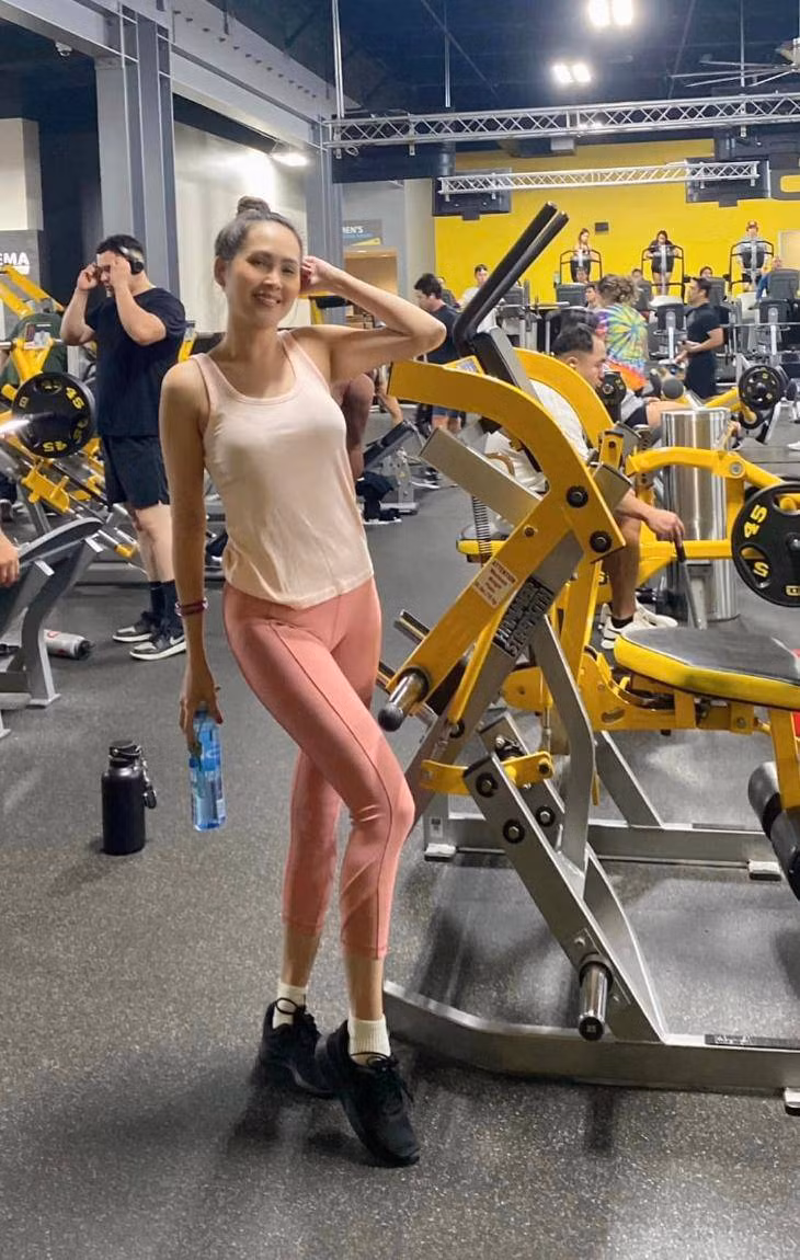 Minh Thư chăm tập gym để duy trì sắc vóc.