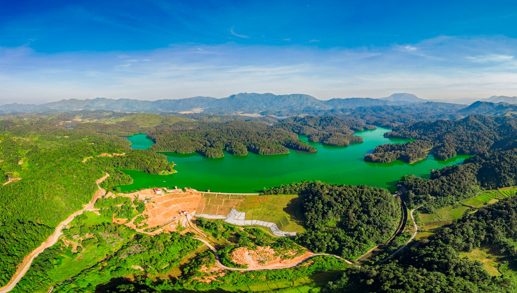 Choi dau, an gi khi kham pha Dien Bien?