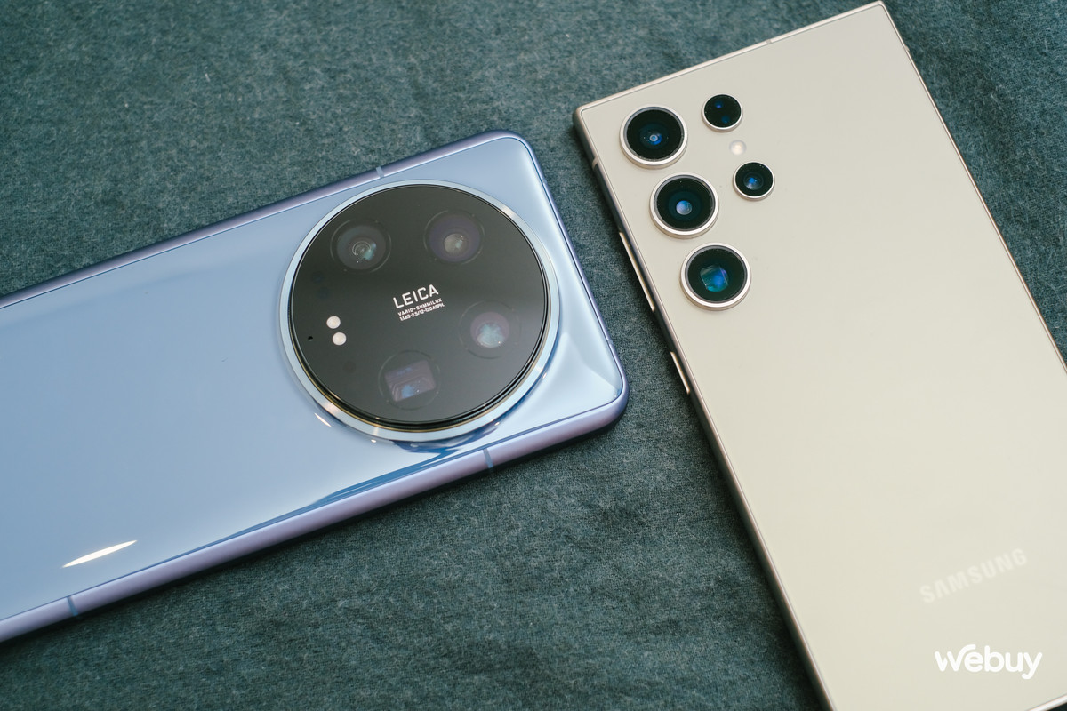 Cụm camera chính của Galaxy S24 Ultra được thiết kế đơn giản và gọn gàng hơn, chỉ bao gồm 4 ống kính đặt rời rạc và một cảm biến laser lấy nét. Về thông số camera, Galaxy S24 Ultra có camera góc rộng 200MP, góc siêu rộng 12MP, tele 3X 10MP và tele 5X tiềm vọng 50MP