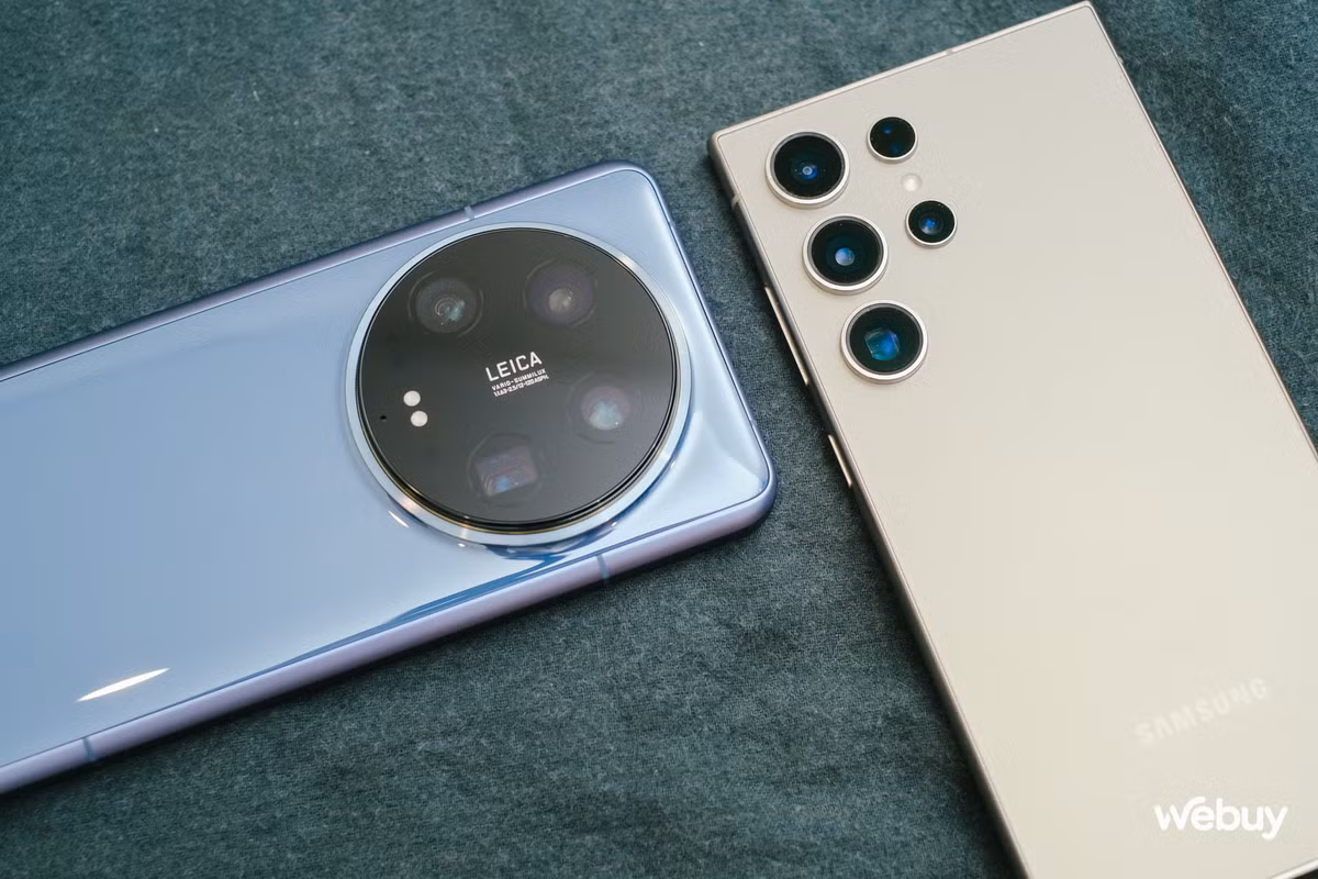 Cụm camera chính của Galaxy S24 Ultra được thiết kế đơn giản và gọn gàng hơn, chỉ bao gồm 4 ống kính đặt rời rạc và một cảm biến laser lấy nét. Về thông số camera, Galaxy S24 Ultra có camera góc rộng 200MP, góc siêu rộng 12MP, tele 3X 10MP và tele 5X tiềm vọng 50MP