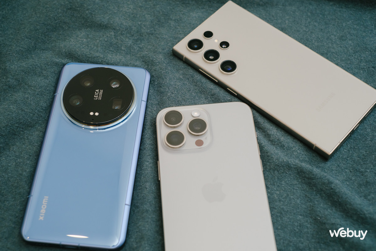 Về giá bán, iPhone 15 Pro Max tại Việt Nam đang được bán chính hãng với giá từ 29,39 triệu đồng, Galaxy S24 Ultra từ 26,39 triệu đồng. Với Xiaomi 14 Ultra, do chiếc máy này không bán chính hãng tại Việt Nam, nên để tham khảo, tại 2 thị trường Trung Quốc và Thái Lan, máy có giá niêm yết lần lượt là 22,3 triệu đồng và 27,4 triệu đồng.