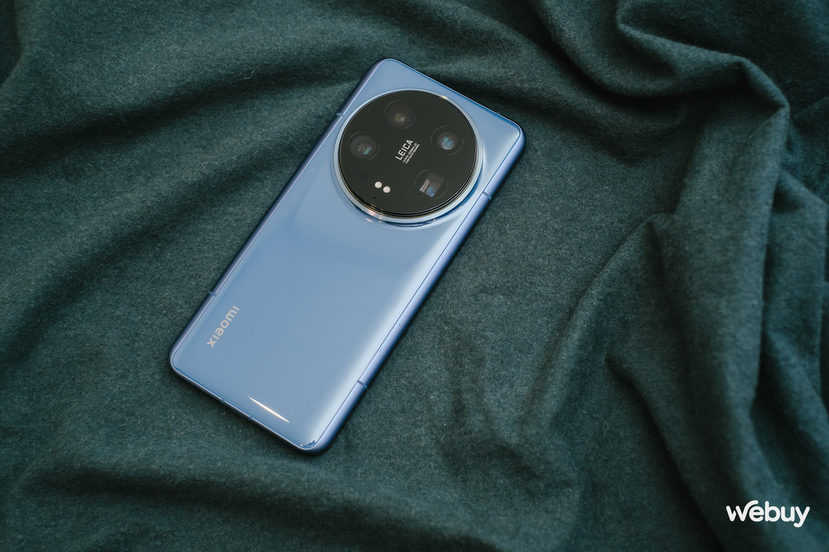 Xiaomi 14 Ultra nổi bật với thiết kế cao cấp, trang bị phần cứng mạnh mẽ, hiệu năng hàng đầu, đi kèm với hệ thống camera chất lượng cao được tinh chỉnh bởi Leica, thương hiệu máy ảnh cao cấp Leica tới từ Đức. Xiaomi 14 Ultra được đánh giá là mẫu flagship đáng mua nhất của Xiaomi. Chiếc máy này có giá bán niêm yết tại thị trường Thái Lan là khoảng hơn 28 triệu đồng