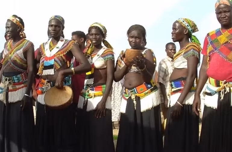 Bo toc di hom cho phep dan ong bat coc phu nu lam vo