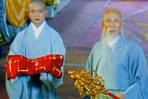 Quyền năng của 2 pháp bảo Đường Tăng trong Tây Du Ký 1986 - Hình 3 Quyen nang cua 2 phap bao Duong Tang trong Tay Du Ky 1986-Hinh-3