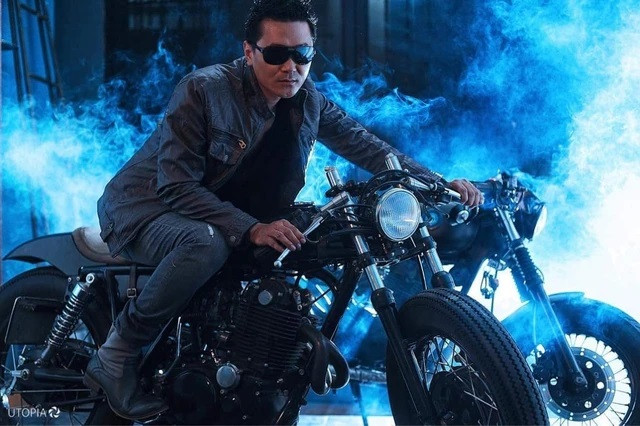 “Nguoi dung ngoai showbiz”, nam dien vien U50 chua vo van phong do-Hinh-5