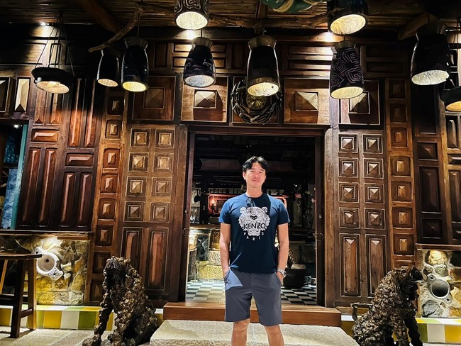 “Nguoi dung ngoai showbiz”, nam dien vien U50 chua vo van phong do-Hinh-7