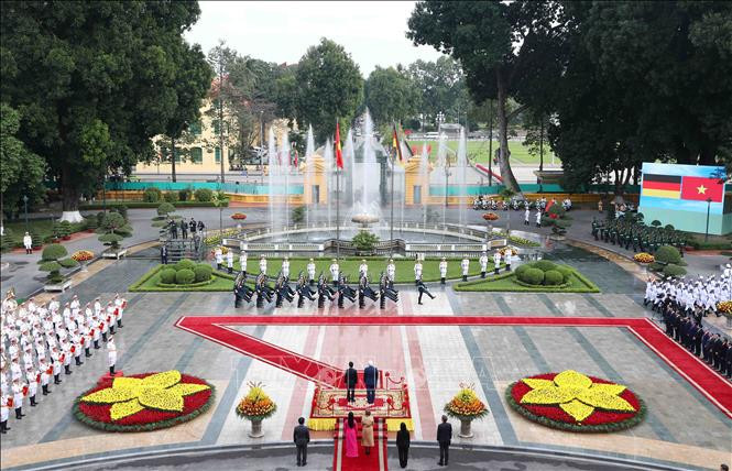 Chu tich nuoc chu tri le don trong the Tong thong Cong hoa Lien bang Duc-Hinh-5