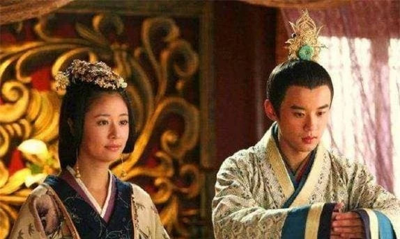 Nho thai giam viet sai mot chu, cung nu nay tro thanh Hoang hau-Hinh-5