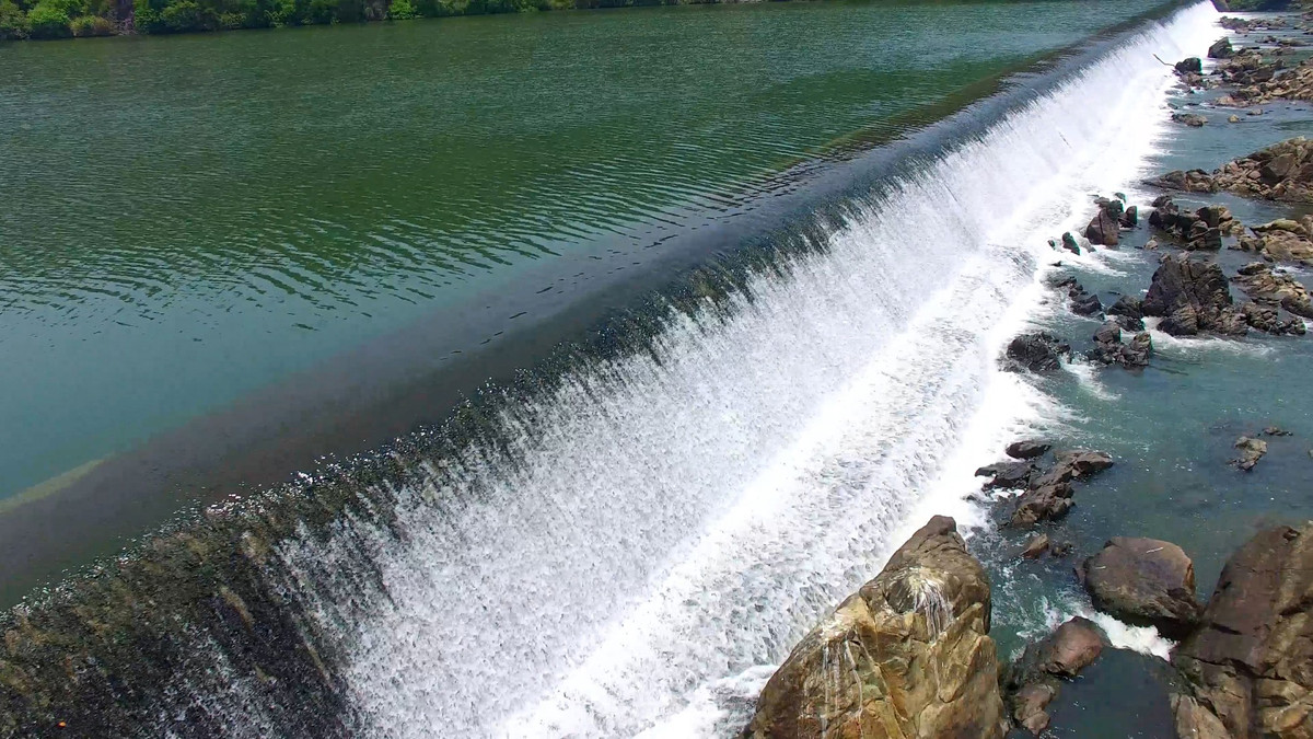 Ngày mùng 8 tháng Giêng hàng năm là ngày hội đập Đồng Cam, người dân lại tụ tập về đây nô nức trẩy hội, tri ân những con người đã xây dựng nên con đập này, đem lại một nguồn kinh tế và bội thu cho hầu hết người dân ở Phú Yên.