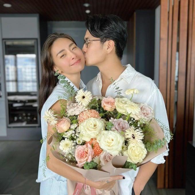 Ngô Thanh Vân được nhận xét ngày càng trẻ trung và tràn đầy năng lượng từ sau khi lấy chồng. Sao phim Cô Ba Sài Gòn từng chia sẻ cô đã trải qua tuổi trẻ “huy hoàng”. Giờ đây, nữ diễn viên muốn sống chậm để tận hưởng những giây phút thực thụ của cuộc đời.