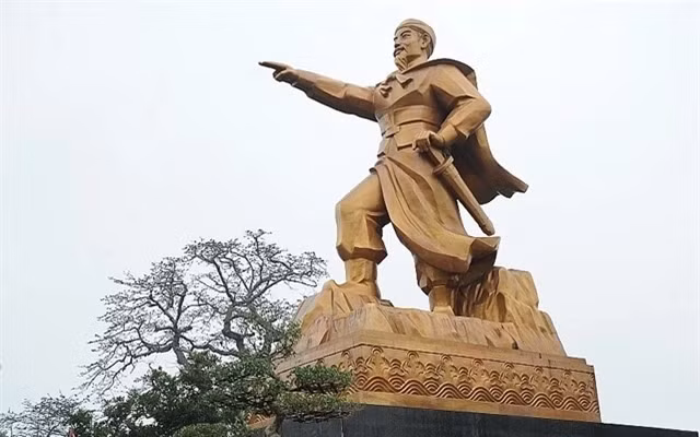 Vi vua duy nhat nao cua Viet Nam co suc manh ngang Hang Vu?