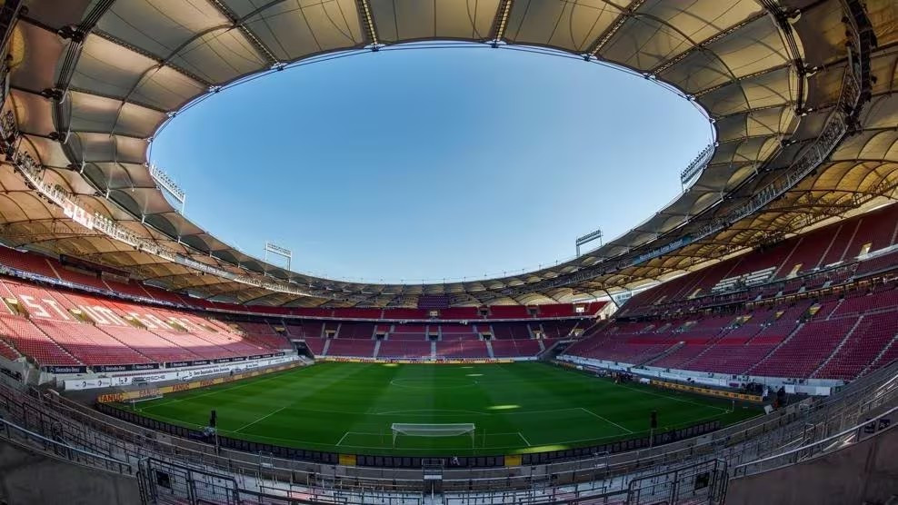 Sân vận động Stuttgart Arena đã được cải tạo và hiện đại hóa nhiều lần kể từ khi được xây dựng vào năm 1993. Nơi này đã tổ chức các trận đấu tại World Cup 1974 và 2006, cũng như Giải vô địch châu Âu UEFA năm 1988. Nơi diễn ra các trận đấu tại Euro 2024: Sân vận động Stuttgart Arena