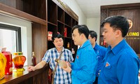 Nông dân phấn khởi hái lộc nhung hươu dịp đầu năm - Hình 13 Nong dan phan khoi hai loc nhung huou dip dau nam-Hinh-13