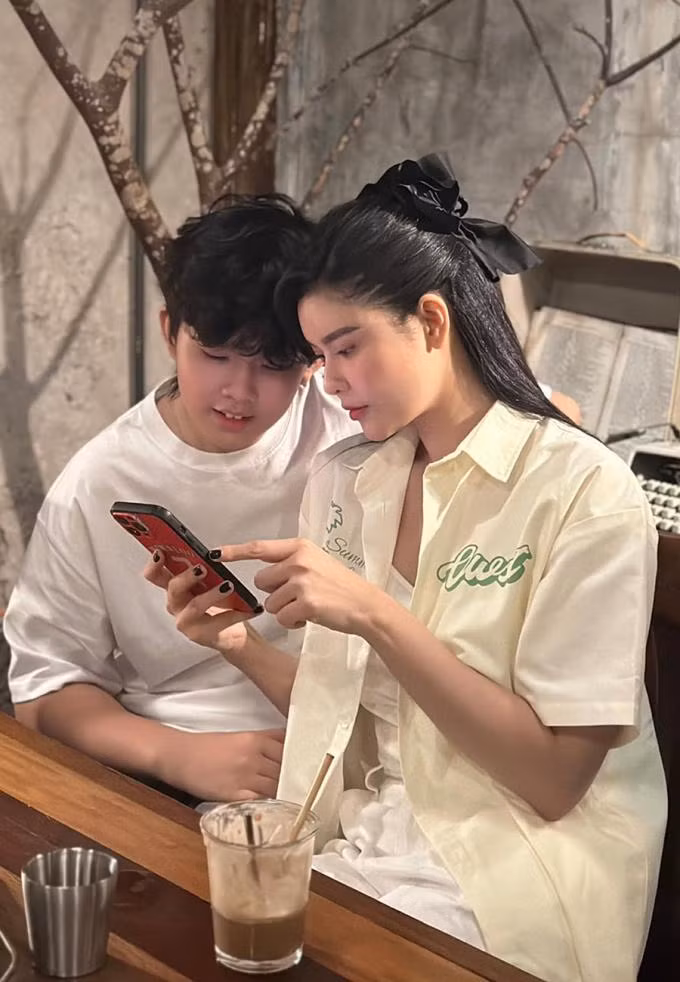 Quy tu nha Truong Quynh Anh cao 1m8 vuot me-Hinh-4