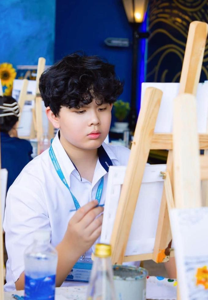 Quy tu nha Truong Quynh Anh cao 1m8 vuot me-Hinh-6