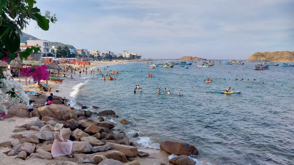 Nhon Hai huong den mot “lang chai xanh”