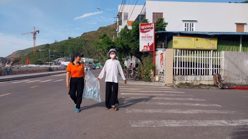 Nhon Hai huong den mot “lang chai xanh”-Hinh-6