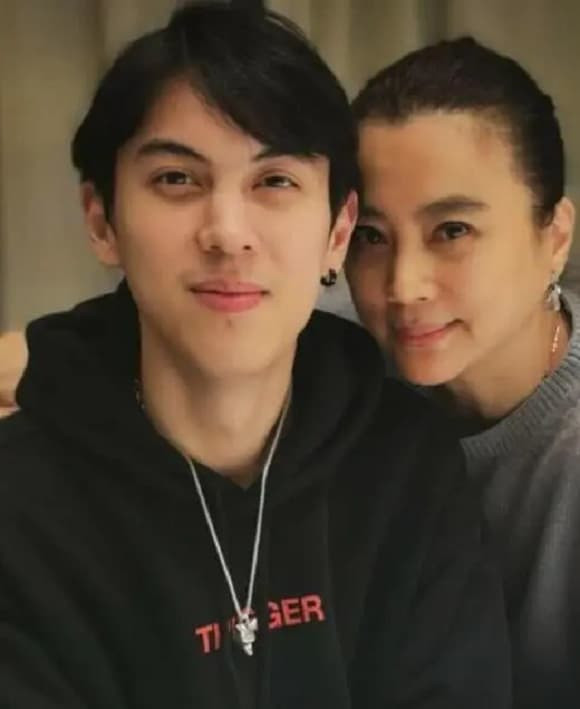 Cuoc song hien tai cua my nhan dep nhat nhi 