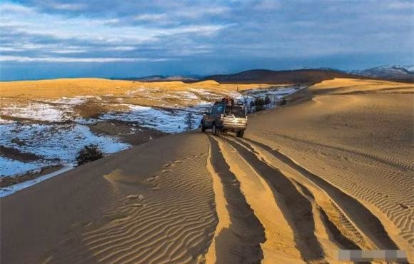 Sa mac ky la duoc bao quanh boi nhung ngon nui va ho phu day tuyet-Hinh-9