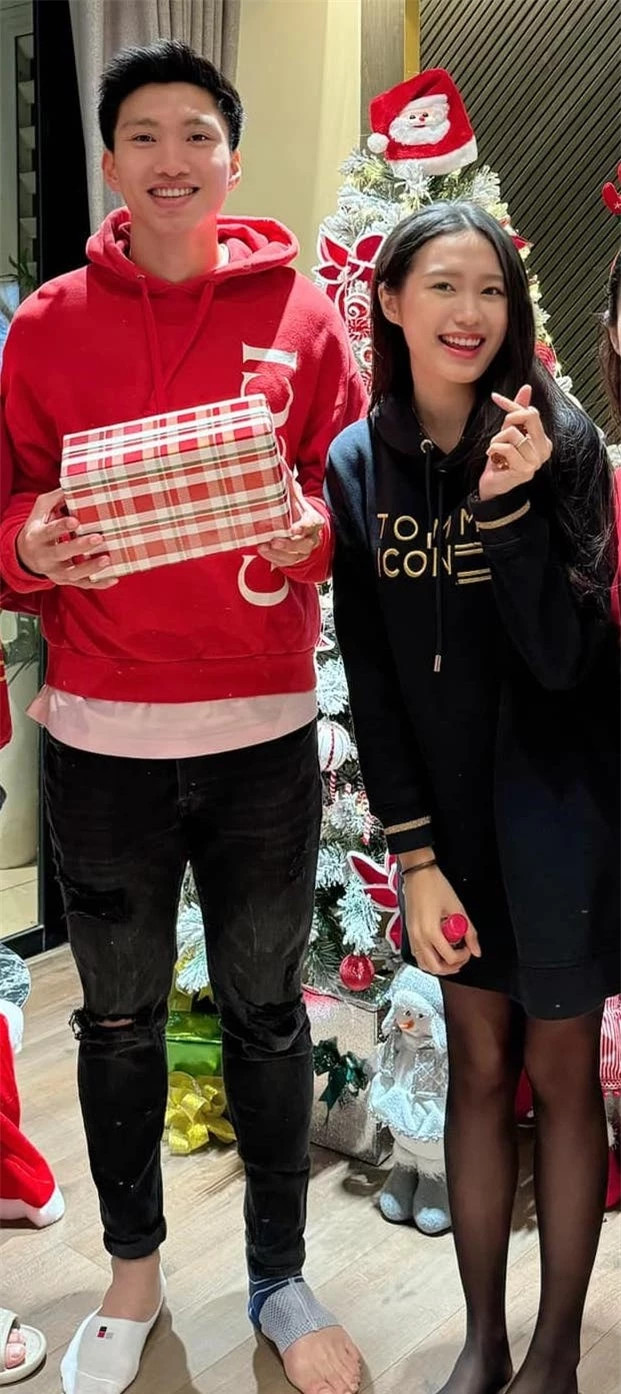 Doan Hai My vang mat khi hoi WAG than thiet cung Hoa Minzy