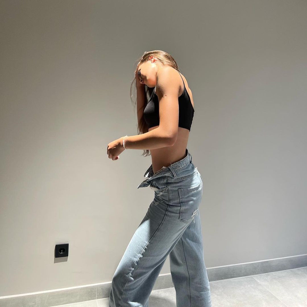 br/> Hiện tại, ở tuổi 19 Sofia Goshkova vẫn theo đuổi sự nghiệp thi đấu nhảy xa song song với việc học tập. Ảnh: Instagram NV.