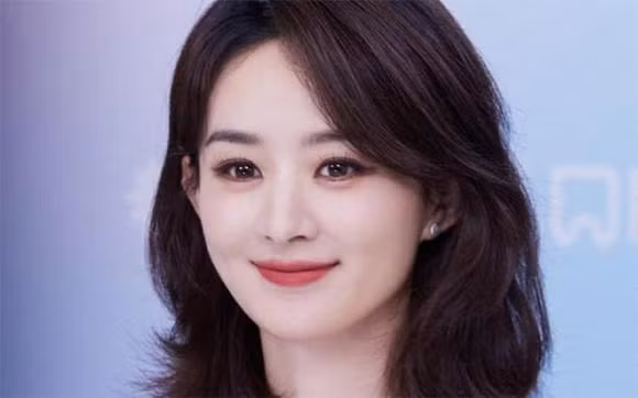  1. Mặt tròn, khuôn miệng đầy đặn, môi đỏ: Khuôn mặt tròn, đường nét hài hòa thường là những người phúc hậu, nền nã, luôn biết kính trên nhường dưới, cư xử điềm đạm và hiếm khi tranh cãi hoặc mâu thuẫn trong gia đình, công sở hay với bạn bè.