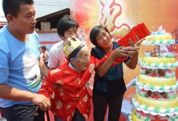 Dieu kieng ky khi nguoi cao tuoi to chuc mung tho