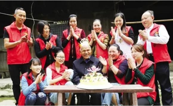 Dieu kieng ky khi nguoi cao tuoi to chuc mung tho-Hinh-2