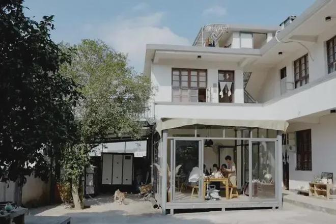 Chan pho, 6 thanh nien bo viec luong cao len nui dung “biet phu“-Hinh-11