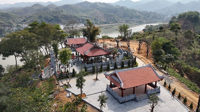 Đền Bảo Hà ngôi đền linh thiêng ở Lào Cai đã được xếp hạng di tích lịch sử văn hóa quốc gia, Đền Bảo Hà hay còn gọi đền ông Hoàng Bảy vì gắn liền với lịch sử vùng đất này.