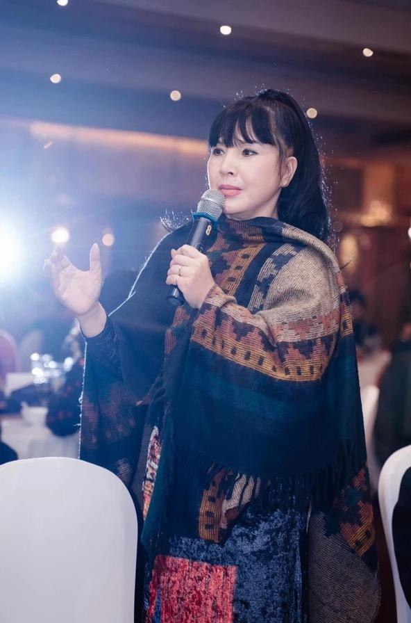 NSND tung la bieu tuong nhan sac, chong la dong nghiep hon 14 tuoi