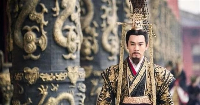 Sau khi thong nhat 6 nuoc, Tan Thuy Hoang lam gi voi phi tan?