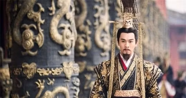 Sau khi thong nhat 6 nuoc, Tan Thuy Hoang lam gi voi phi tan?