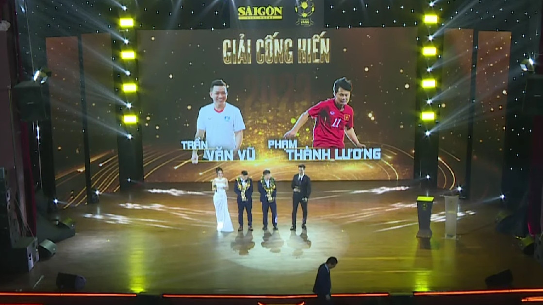 Quả bóng vàng Việt Nam 2023: Hoàng Đức vượt Tuấn Hải nghẹt thở - Hình 9 Qua bong vang Viet Nam 2023: Hoang Duc vuot Tuan Hai nghet tho-Hinh-9