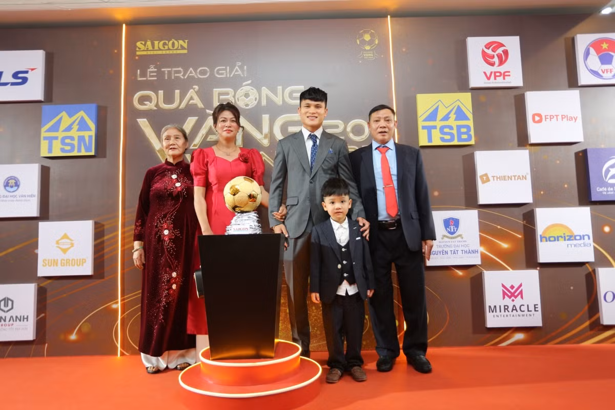 Qua bong vang Viet Nam 2023: Hoang Duc vuot Tuan Hai nghet tho-Hinh-5