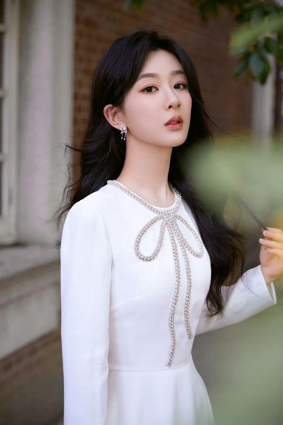 ô nàng thường xuyên nhận nhiều ý kiến trái chiều về ngoại hình.