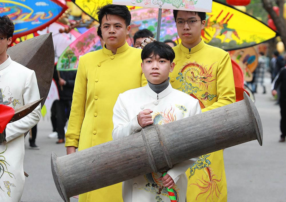 … sáo và dây diều dài khoảng 100m cũng được làm bằng tre.